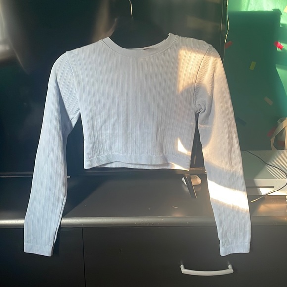 Light blue cropped long sleeve size medium - Picture 1 of 3
